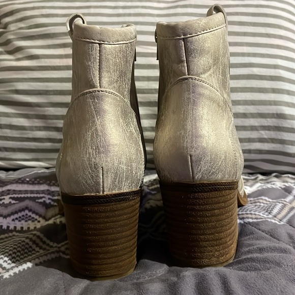 Dirty Laundry Cowgirl Boots, zipper, short, block heels. - Picture 11 of 13